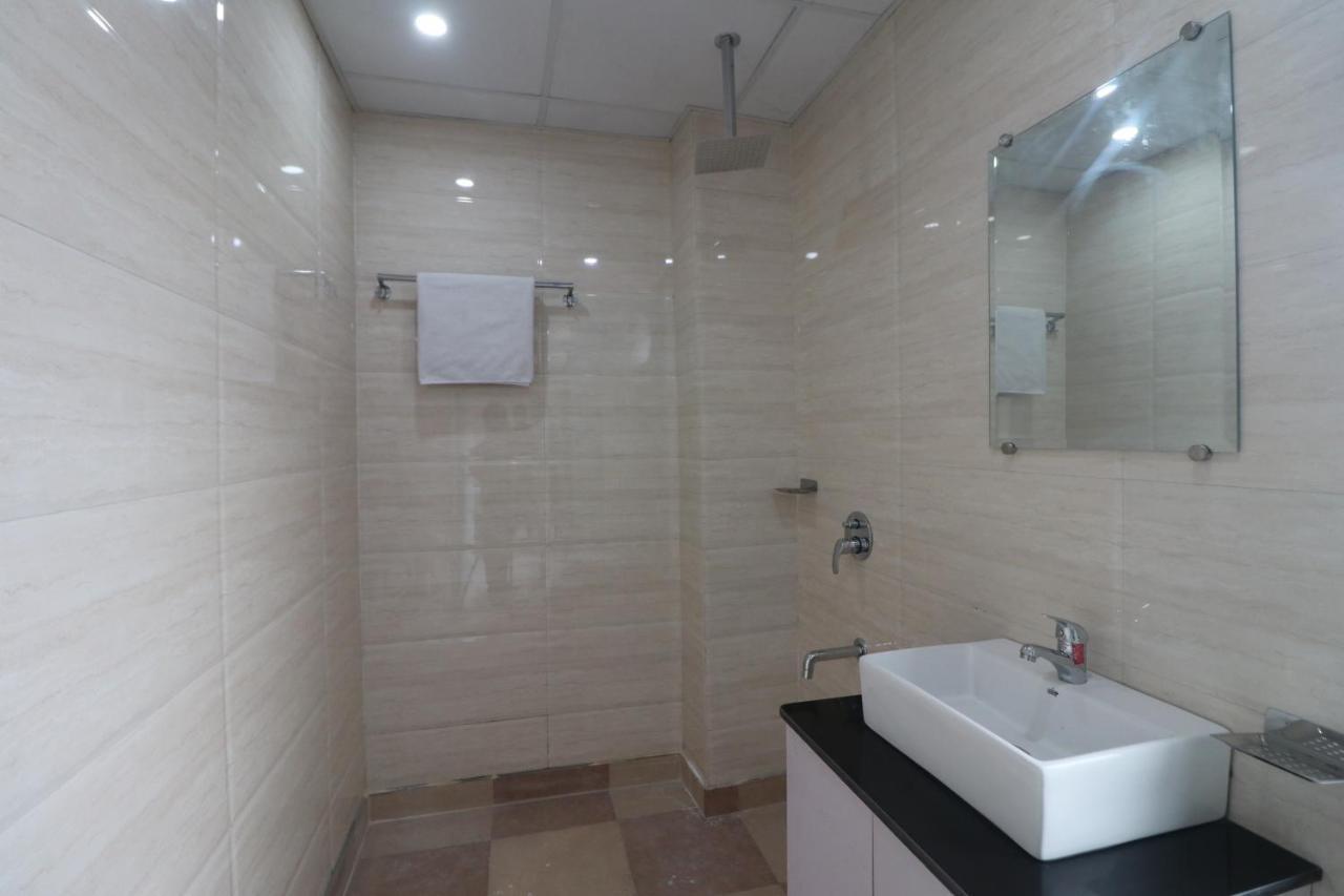 Hotel King Plaza Нью-Делі Екстер'єр фото